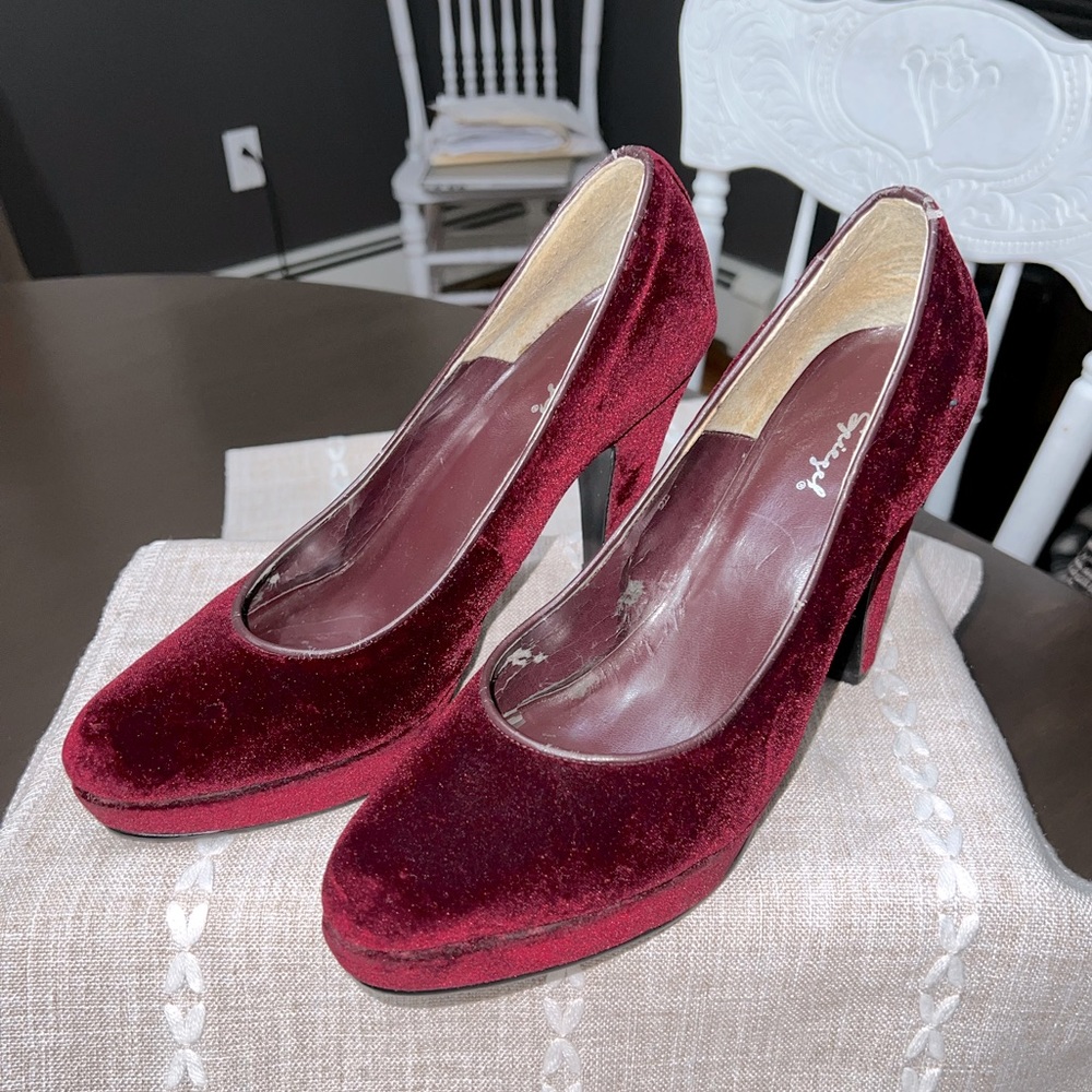 Red Velvet Spiegel heels